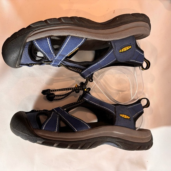 KEEN Sz 7 Newport Sandals Waterproof Bungee Closure Hiking Outdoors Slip On - Picture 5 of 10